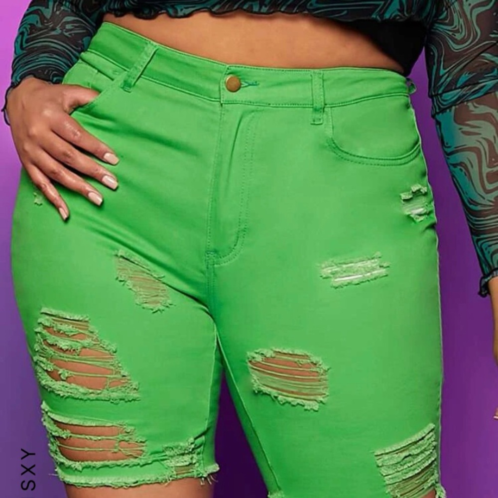 Distress Bermuda shorts